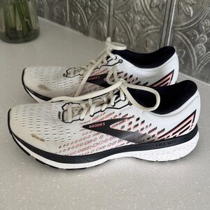 Brooks Ghost 13 Women`s Size 8 Athletic Running Shoes White Black
